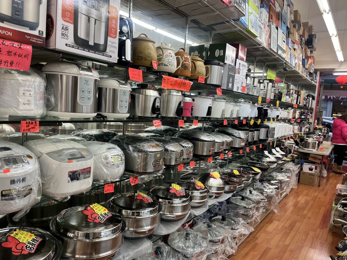 Aisle of rice cookers, clay pot slow cookers and steamer pots at Tian Long Appliances
